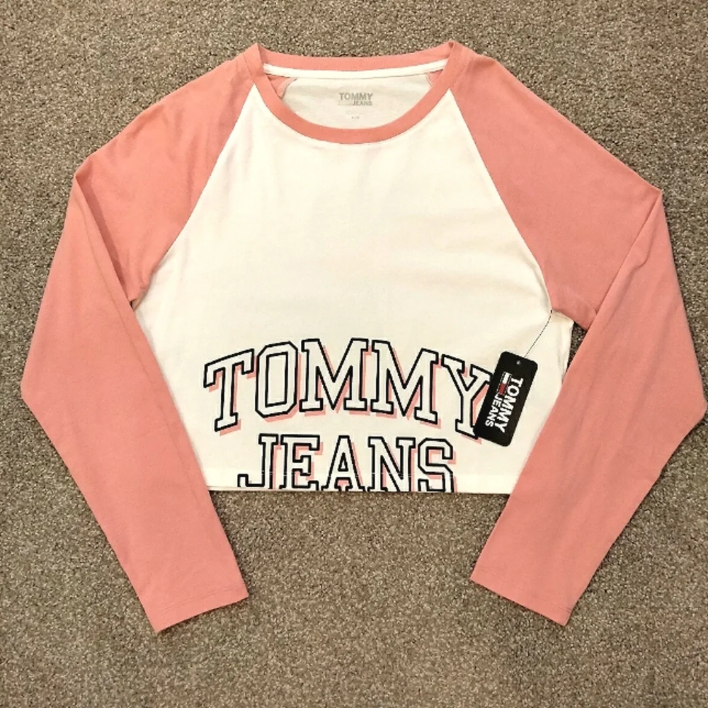 NWT Sz S Tommy Jeans Pink LS Crop Top - Picture 1 of 9